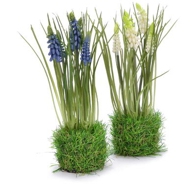 Muscari im Gras, Frhlingsblher, Traubenhyazinthe, Hyazinthe, Kunstblume, knstliche Muscari, Seidenblumen